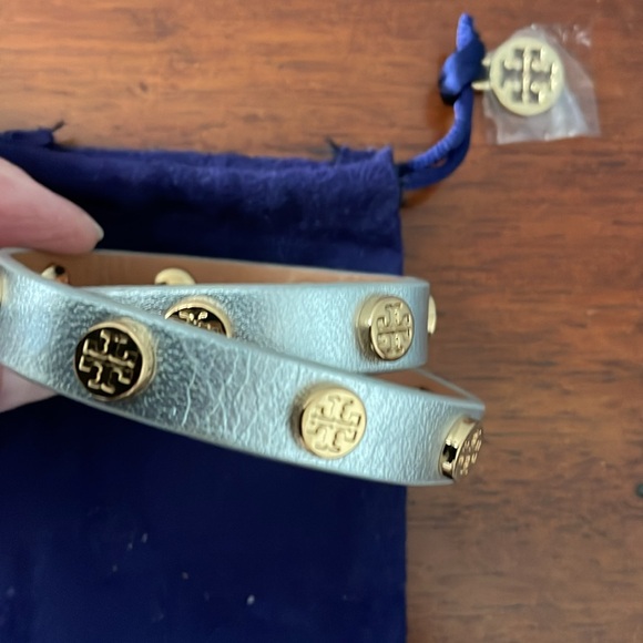 Tory Burch adjustable silver leather wrap bracelet - Picture 2 of 2